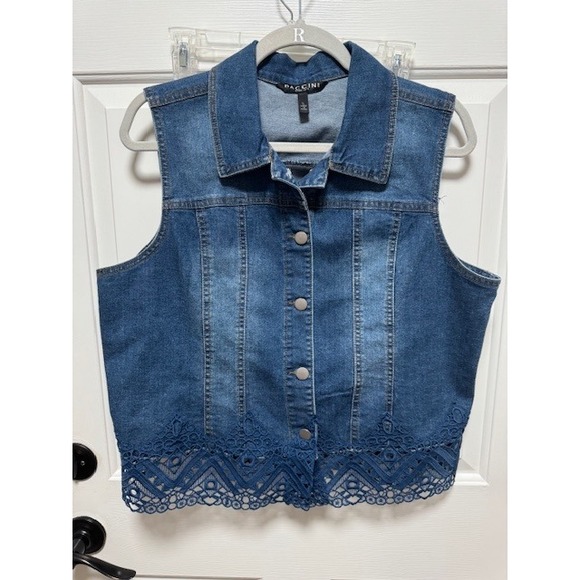 BACCINI‎ sleeveless demim jacket with crocheted lace detail Large - Picture 1 of 4